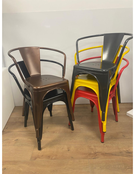 Scaune design Tolix – soluția practică și durabilă pentru spații HoReCa